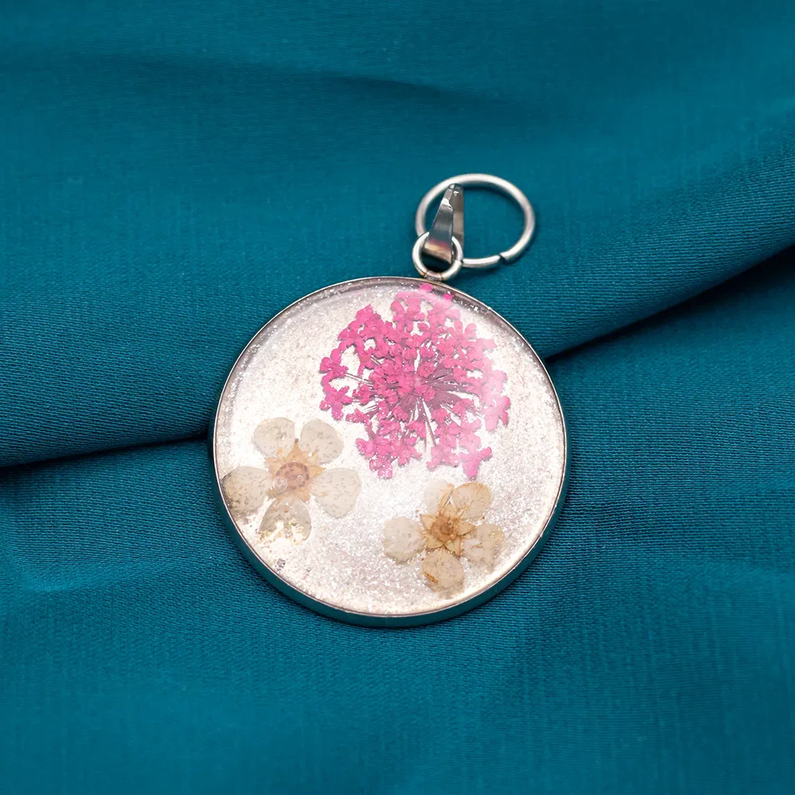 Pendenti Cabochon in Acciaio Inox con Resina e Fiori Essiccati