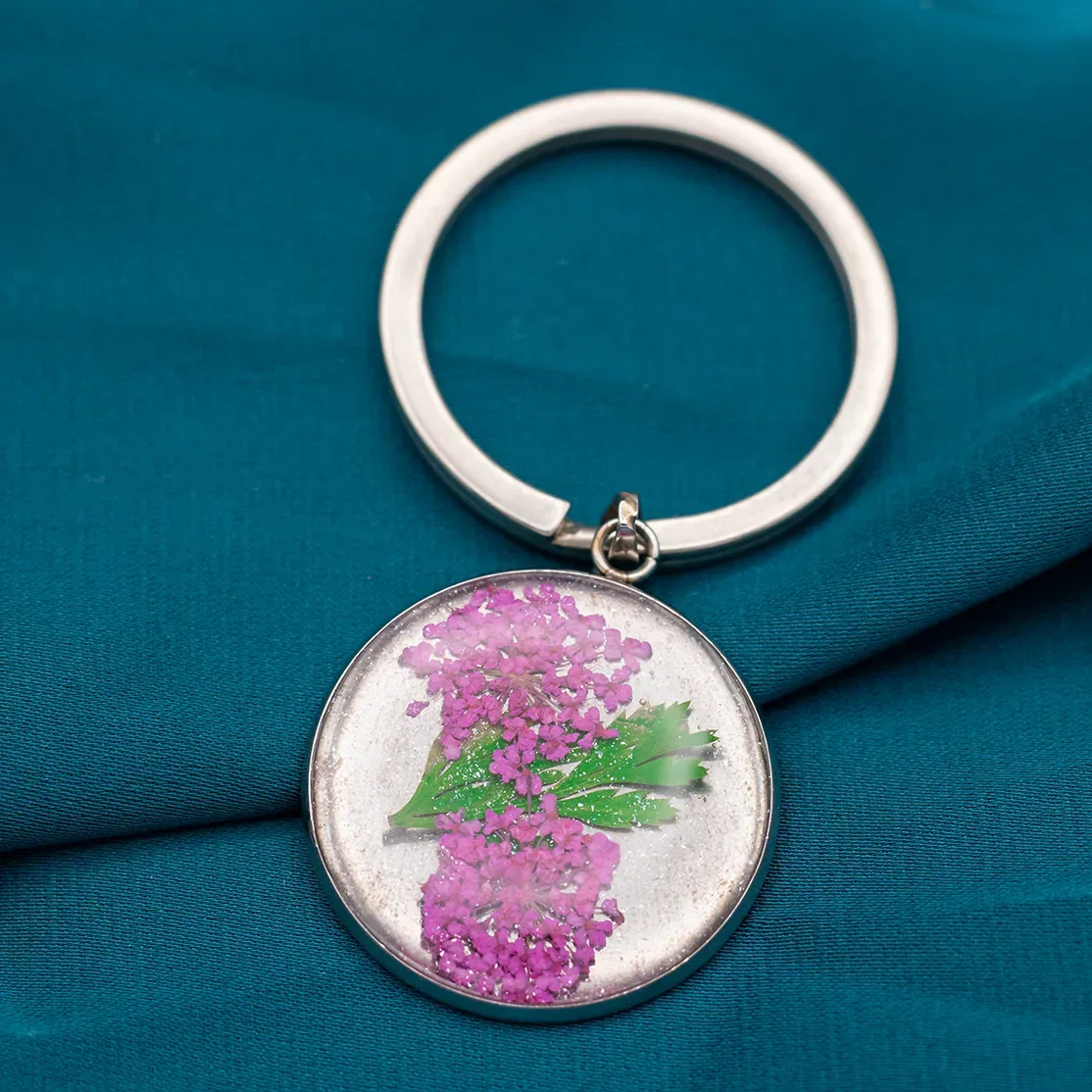 Portachiavi in Acciaio Inox con Resina e Fiori Essiccati