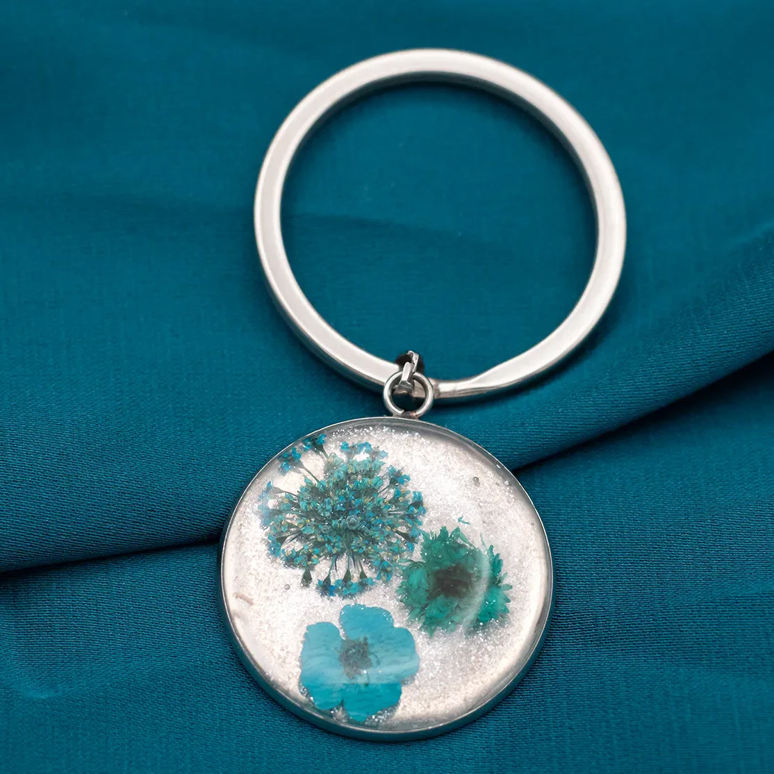 Portachiavi in Acciaio Inox con Resina e Fiori Essiccati