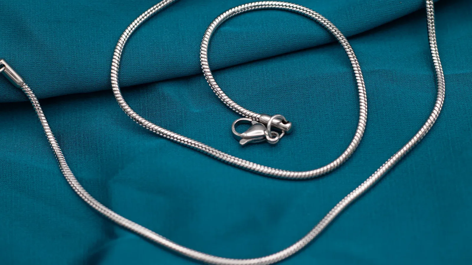 Collana Snake